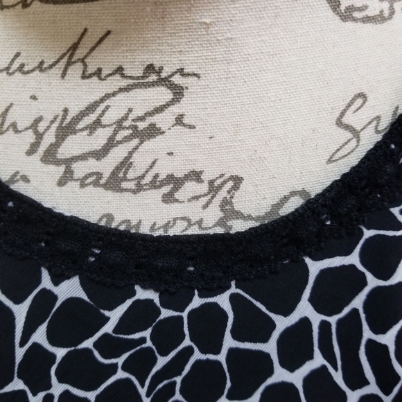 Dana Buchman - Picture 2 of 7